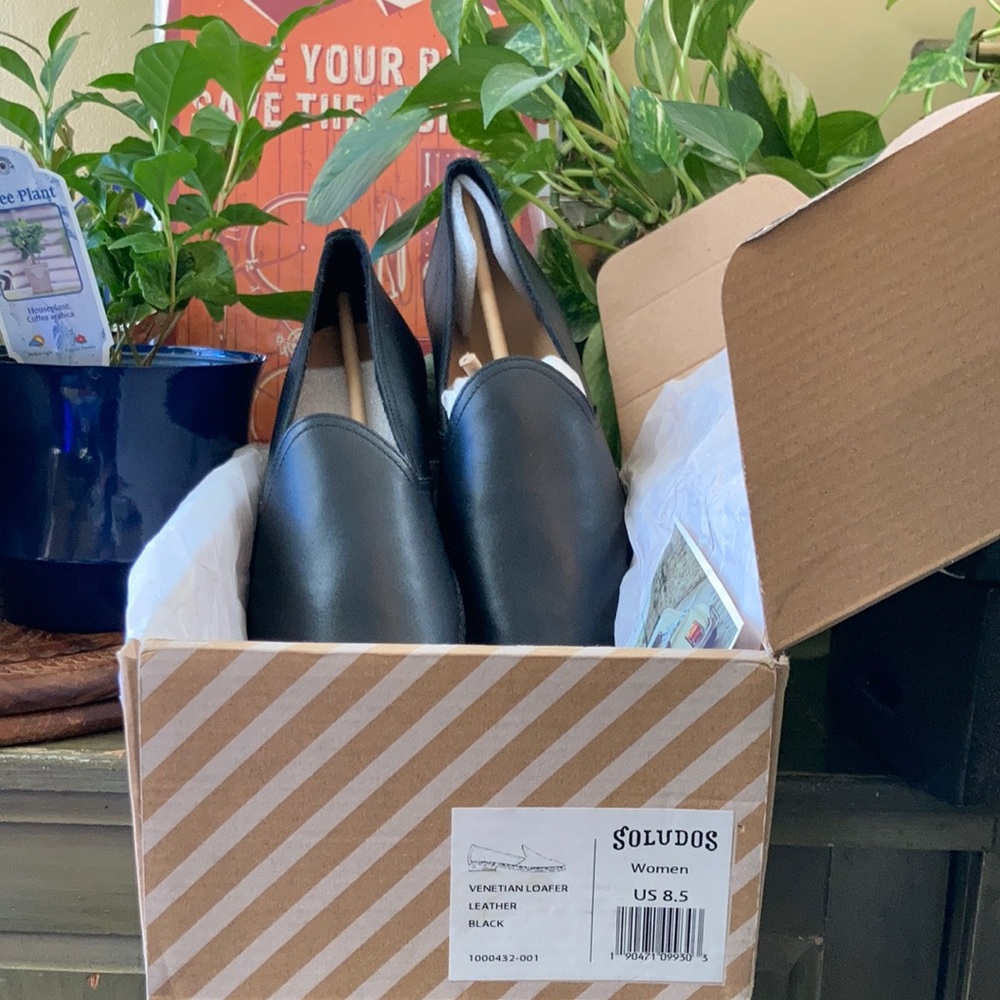 Black, Leather New, 8.5. original box .